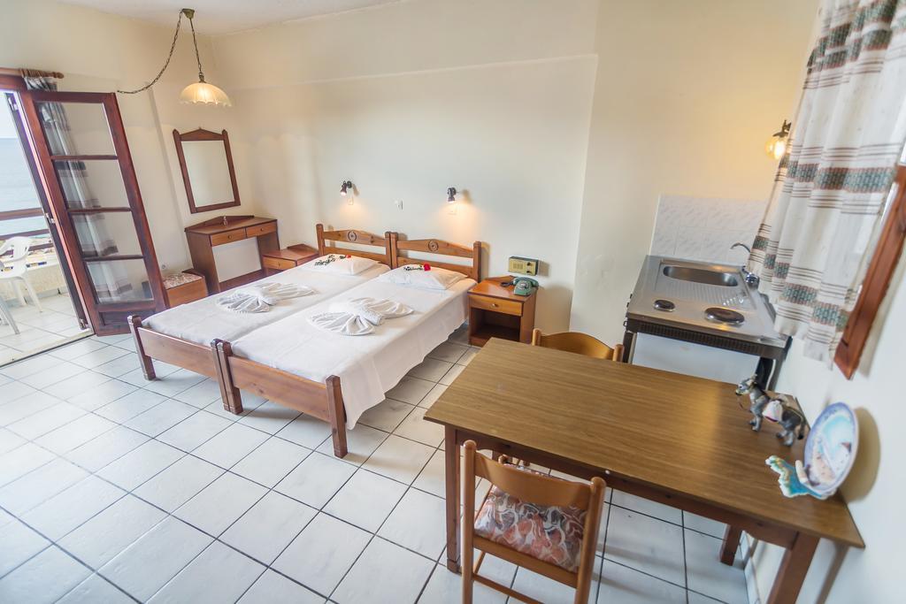 Yiannis Ηotel Foiníkion エクステリア 写真