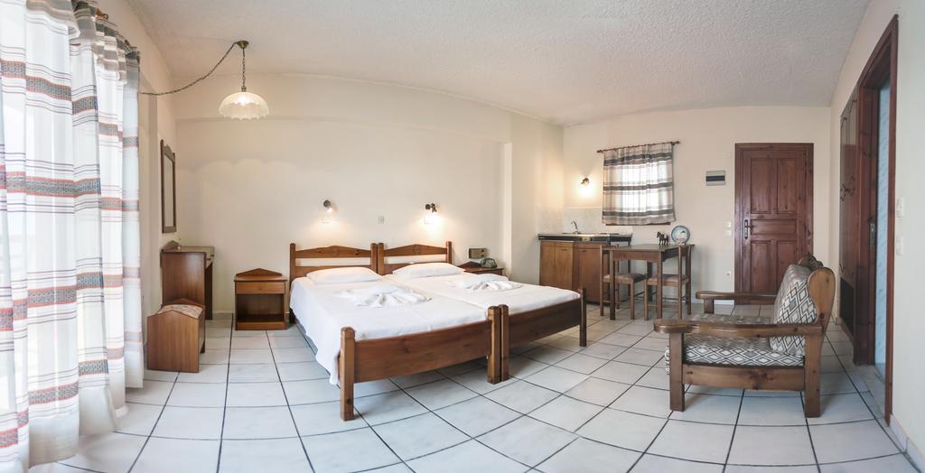 Yiannis Ηotel Foiníkion エクステリア 写真