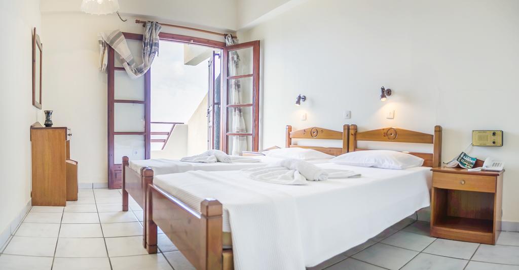 Yiannis Ηotel Foiníkion エクステリア 写真